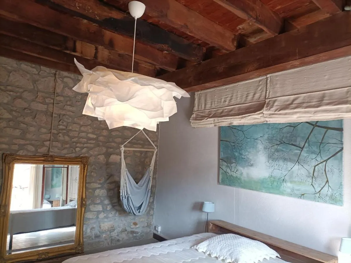 Gite 6 Pers Avec Piscine, Terrasse Et Parc, Ideal Randos Et Detente - Fr-1-489-436 Arfeuilles 0*,  France